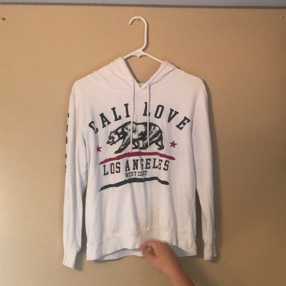 Thin sweatshirt great for end of the summer time